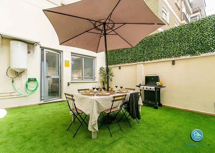 Bajo Urbano Boutique En Carlos Haya Con Terraza Y Parking